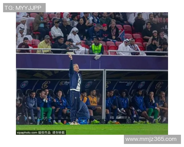 足球明星华丽出场瞬间展现魅力与风采的精彩时刻回顾 足球明星华丽出场瞬间展现魅力与风采的精彩时刻回顾