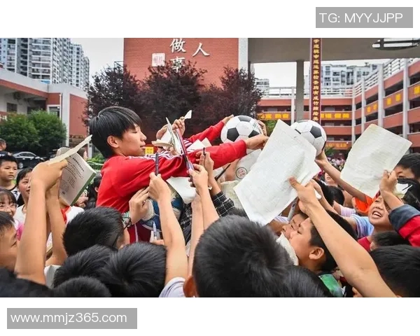 小球迷追星足球明星的梦想旅程与成长故事